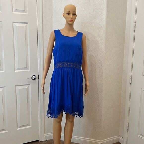 Xhiilaration Dress Size Large Cobalt Blue Scoop Neck Lace Cutout Waist Hem New - Picture 1 of 15